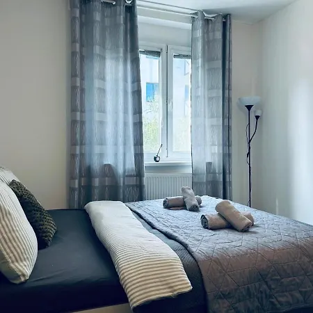 Cozy Place With A Balcony Lägenhet